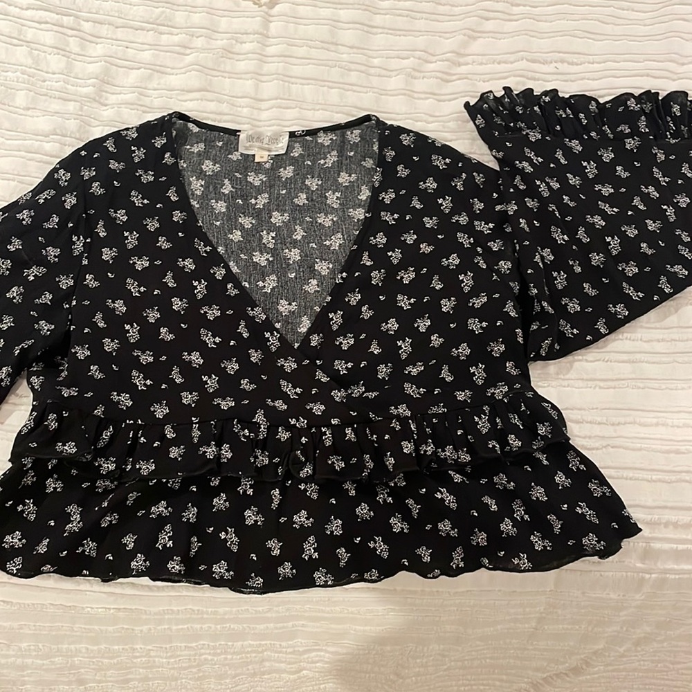 Black long sleeve low cut cropped blouse
